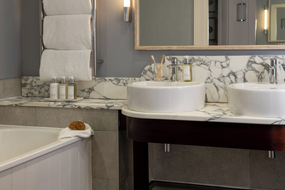 Four Poster Double Room | Bathroom | Free toiletries, hair dryer, towels, soap