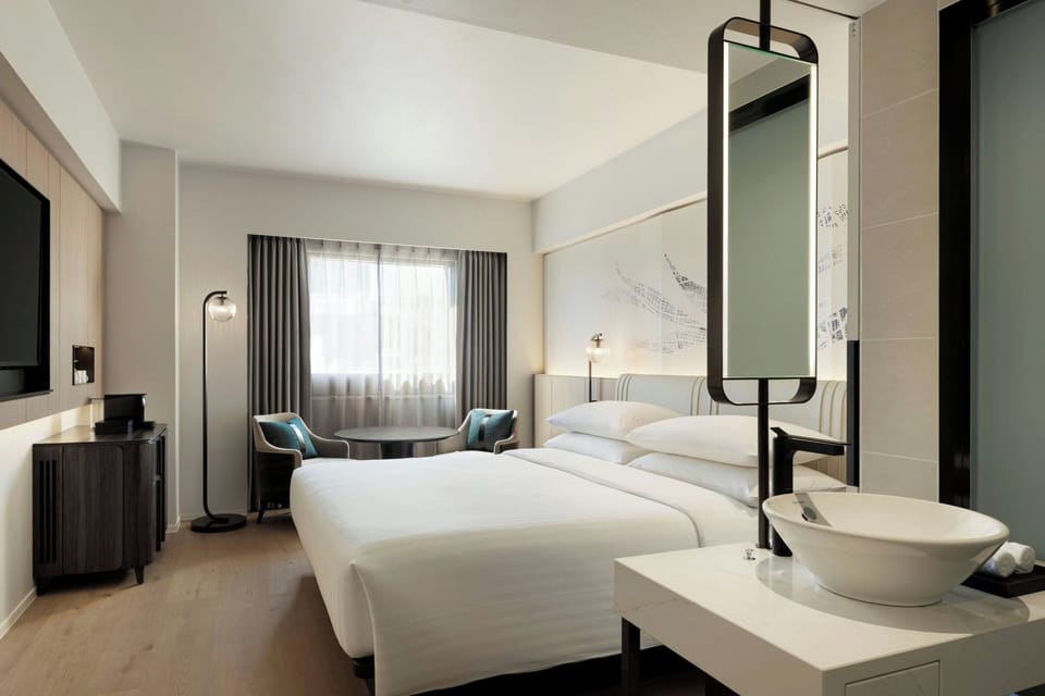 Room, 1 King Bed, Non Smoking (Moderate) | In-room safe, iron/ironing board