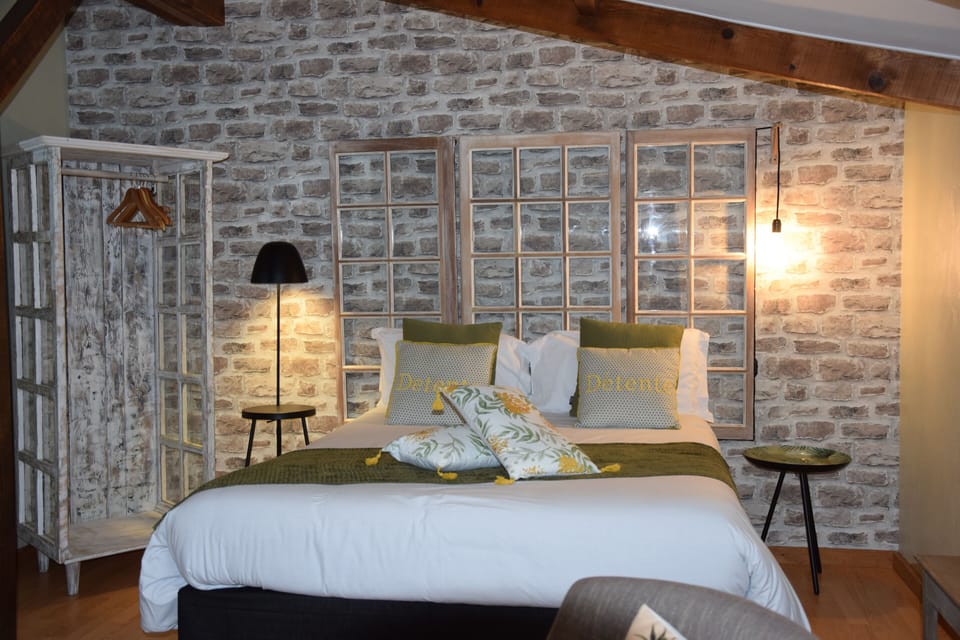 The Oyats | Cribs (surcharge), WiFi (free), bed sheets