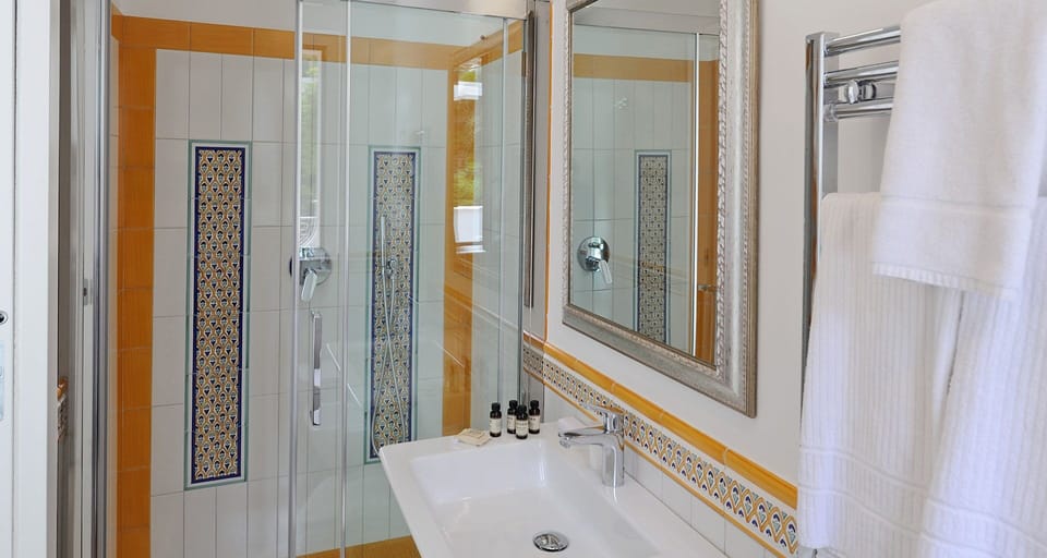 Junior Suite, Terrace | Bathroom shower