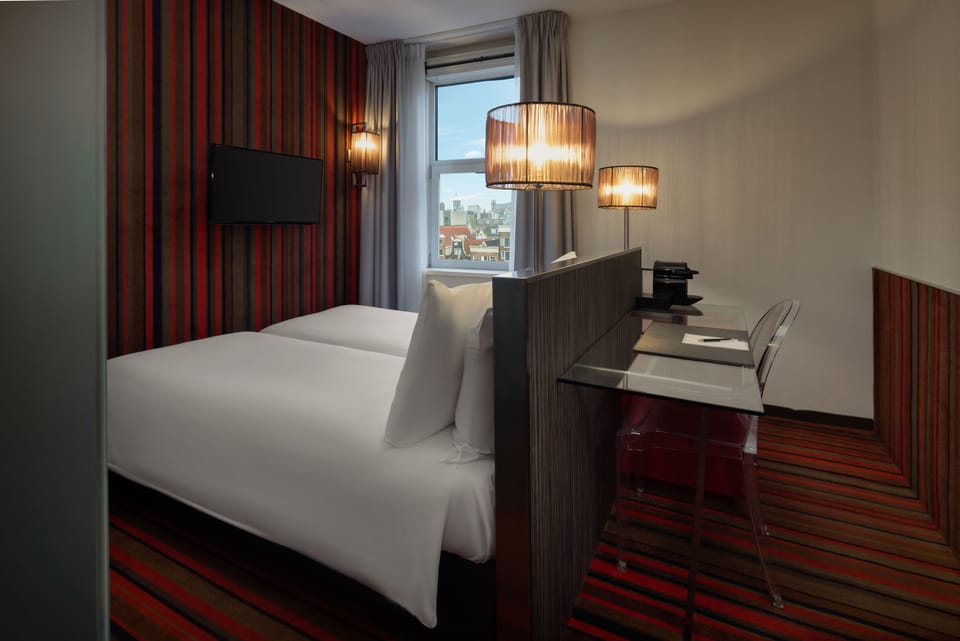 Double Room, City View | Hypo-allergenic bedding, in-room safe, desk, blackout drapes