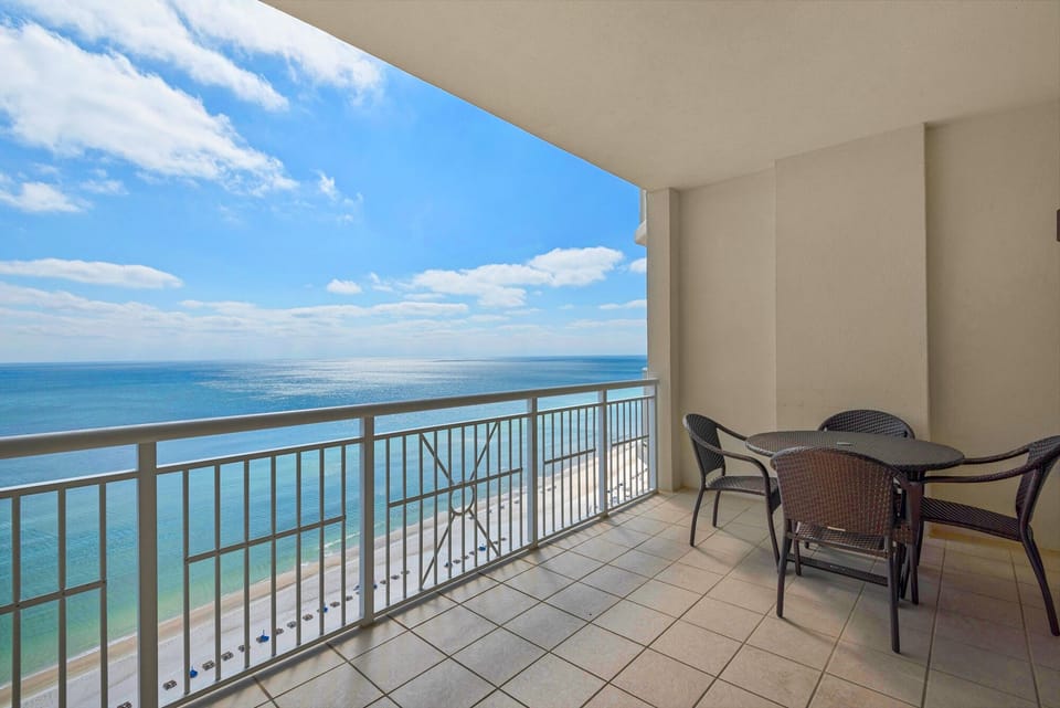 Very private balcony, spectacular views of the gulf waters, pleasant breezes