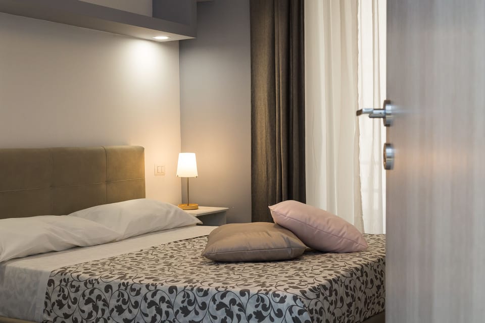 Classic Double Room (Private External Bathroom) | Premium bedding, down comforters, desk, blackout drapes