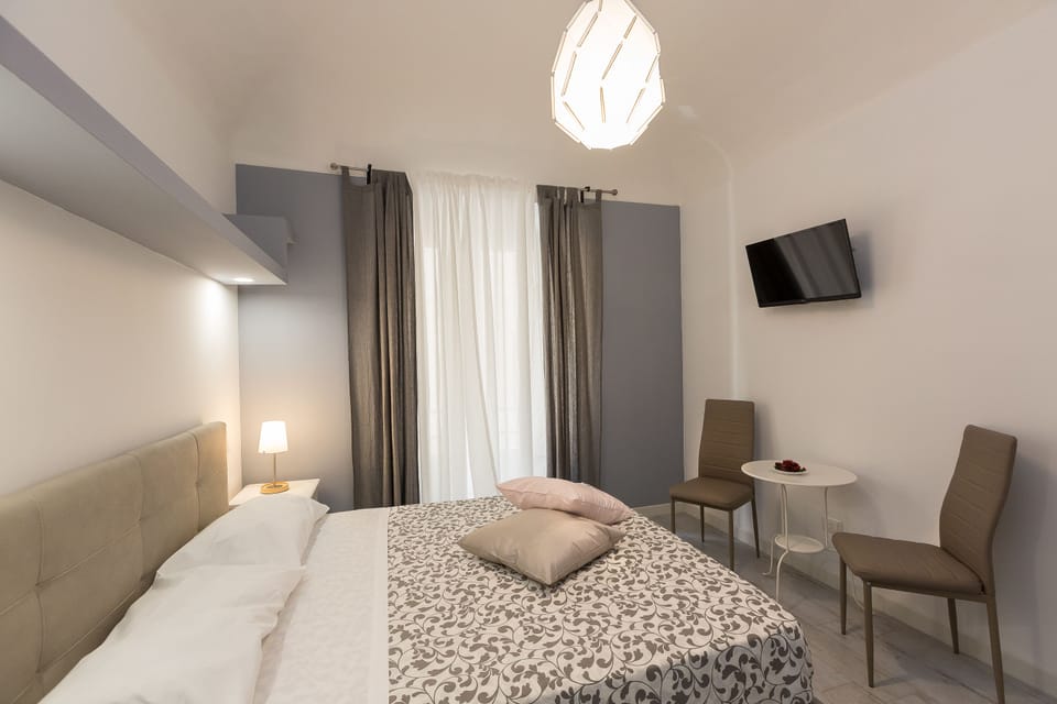 Classic Double Room (Private External Bathroom) | Premium bedding, down comforters, desk, blackout drapes