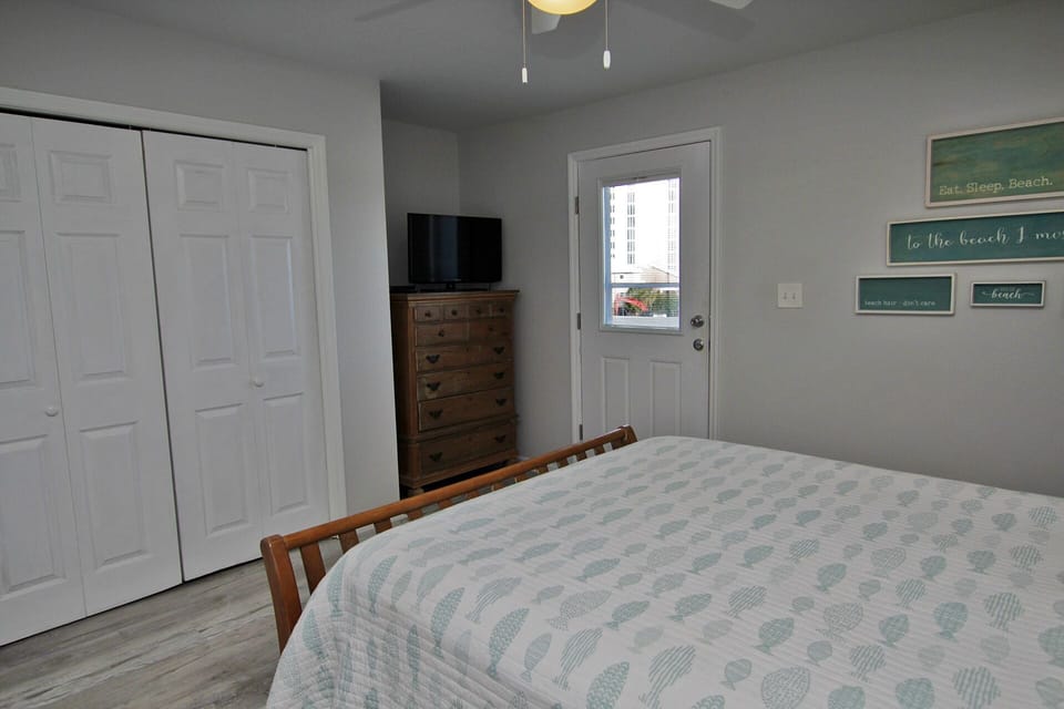 Summerhouse West 207B Bedroom 2 with Queen Bed