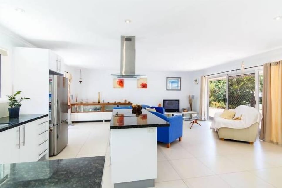 Open plan kitchen, granite island bench, living area now with 2 leather lounges
