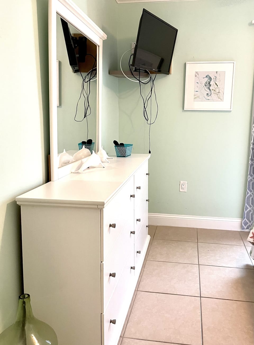 Enjoy your vacation in the clean & sanitized bed rooms including queen size beds