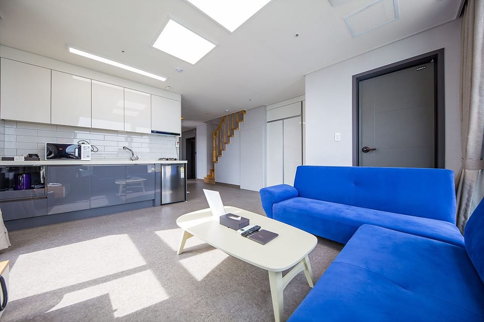 Royal Suite (Duplex) | Living area | Smart TV, Netflix, pay movies, streaming services