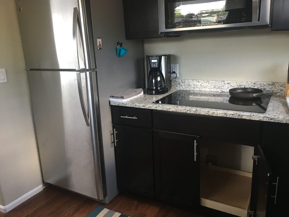 Fully kitchen .. Fridge has ice maker, Coffee Maker  & complementary coffee, Tea