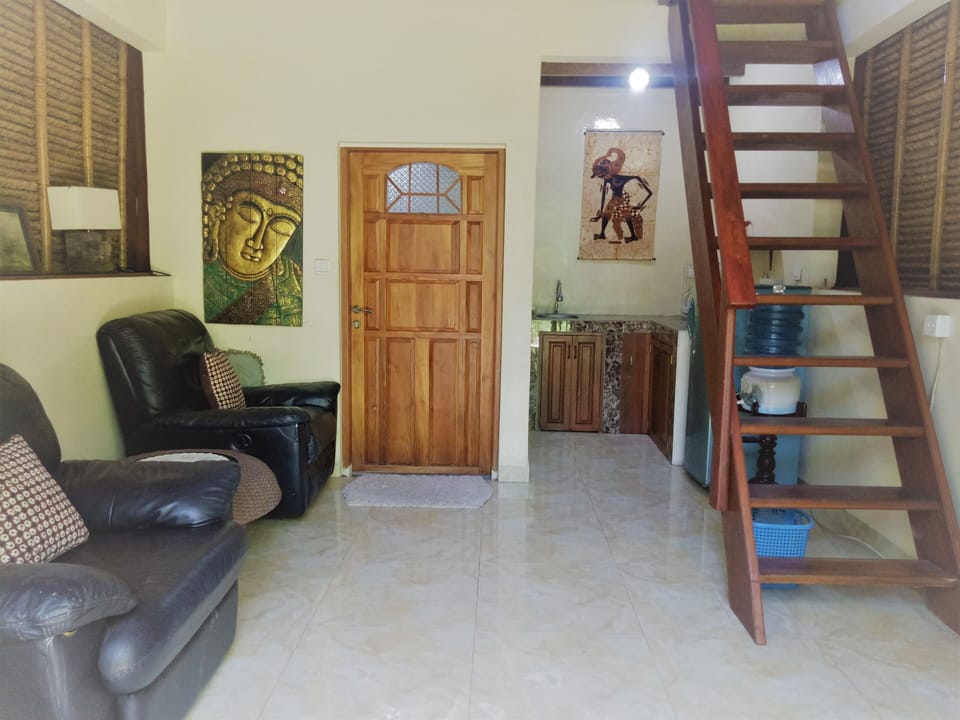 Traditional Bungalow, 1 Bedroom | Living room | LCD TV