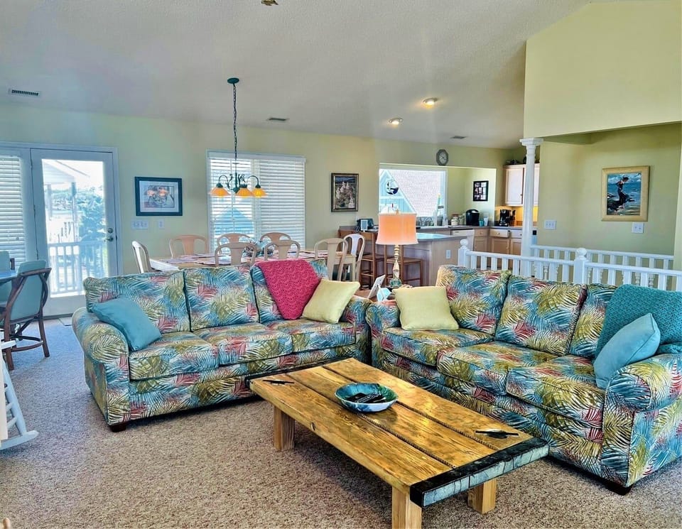 House, 3 Bedrooms | Living area | TV