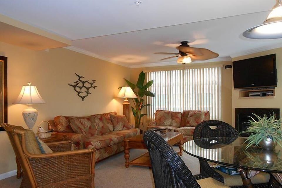 Condo, 4 Bedrooms | Living area | TV, fireplace