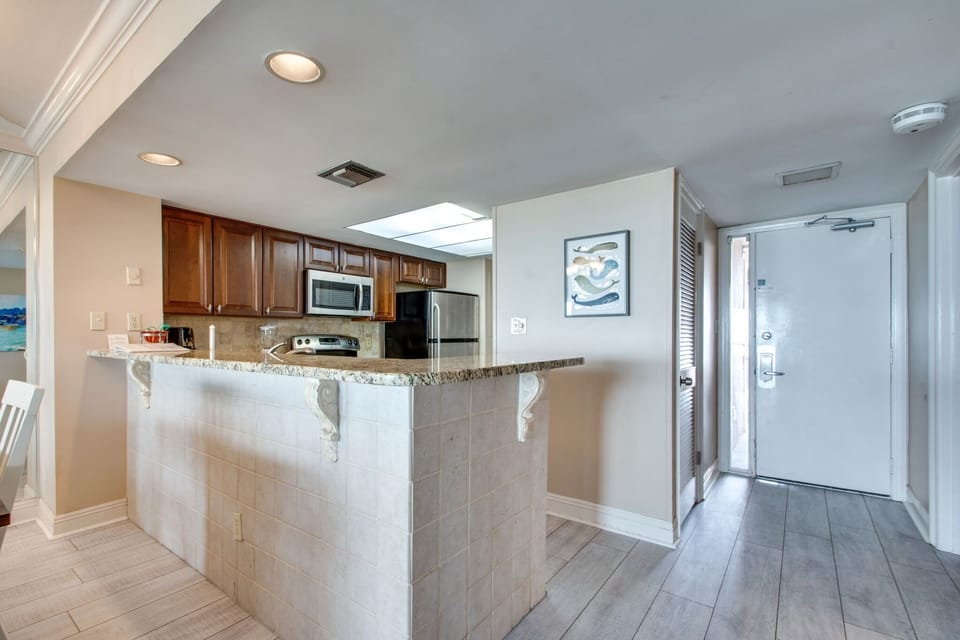 Condo, 2 Bedrooms | Private kitchen | Fridge, microwave, oven, stovetop