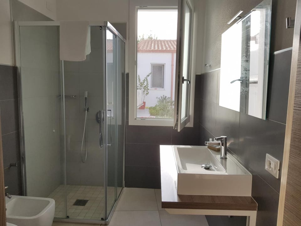 Shower, bidet
