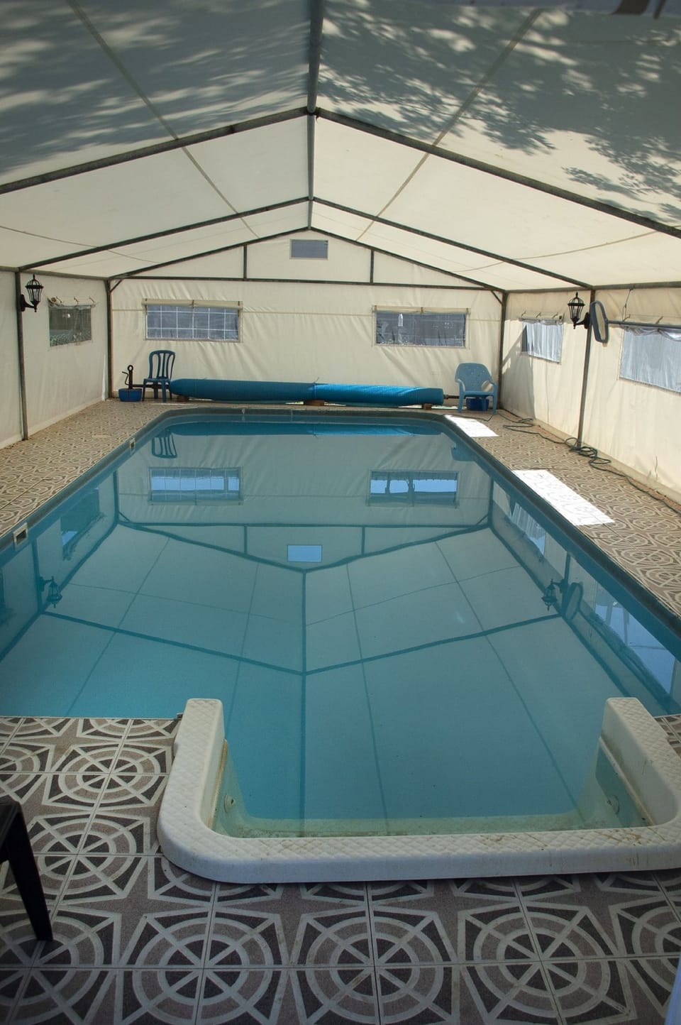 Indoor/outdoor pool