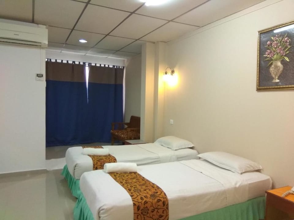 Twin Room | In-room safe, desk, iron/ironing board, free WiFi