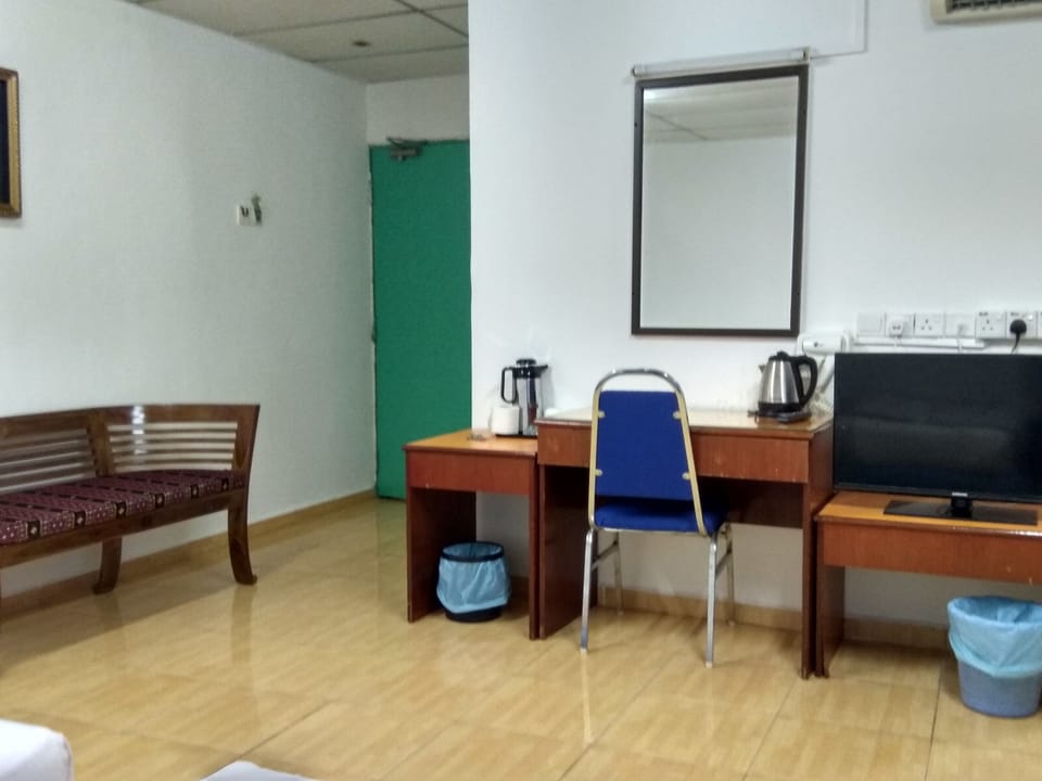 Double Room | In-room safe, desk, iron/ironing board, free WiFi