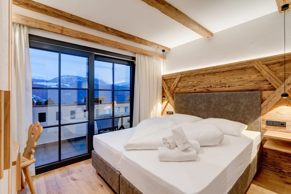 Comfort Double Room | 1 bedroom, in-room safe, desk, blackout drapes