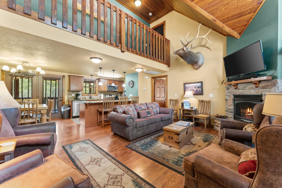 Cabin, 6 Bedrooms | Living area | Smart TV