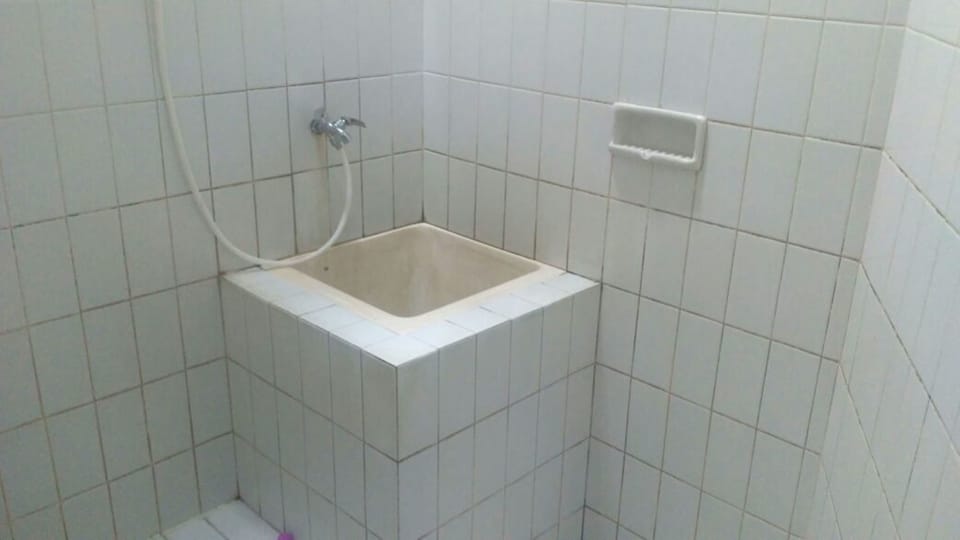 Basic Double Room | Bathroom amenities | Shower, free toiletries, towels
