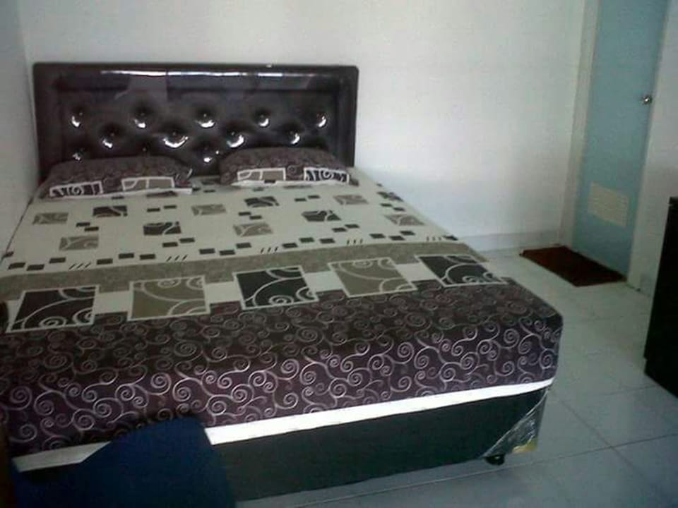 Basic Double Room | Desk, free WiFi, bed sheets