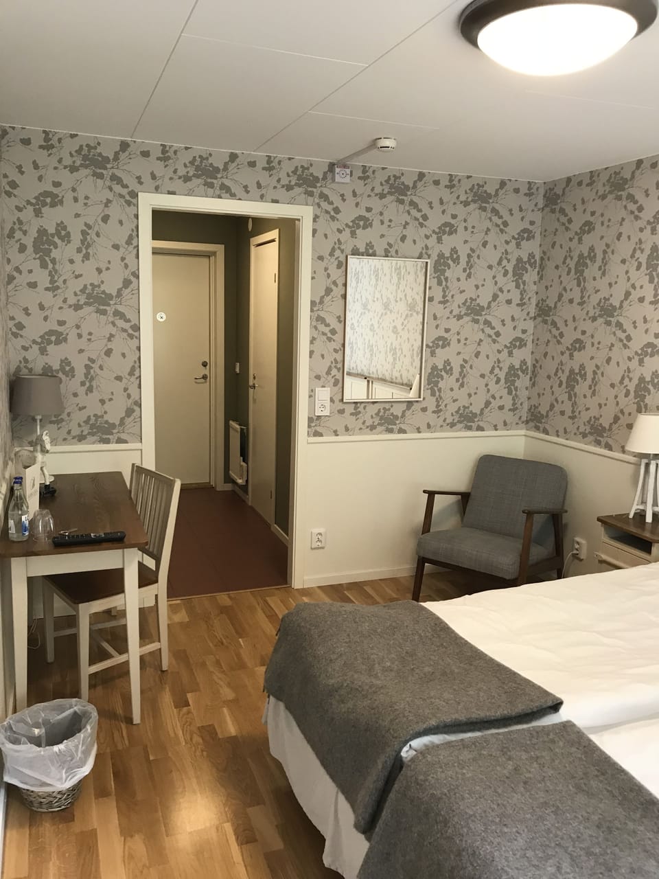Room Parkhus, 150 m from castle | Desk, blackout drapes, iron/ironing board, free cribs/infant beds