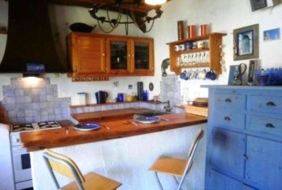 Apartment, 3 Bedrooms | Private kitchen | Fridge, oven, stovetop, coffee/tea maker