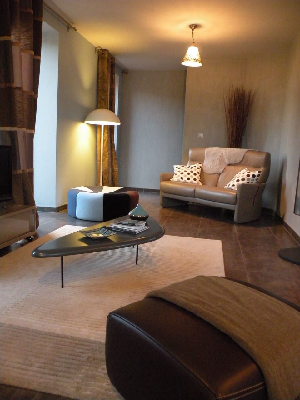 House | Living area | Flat-screen TV, fireplace