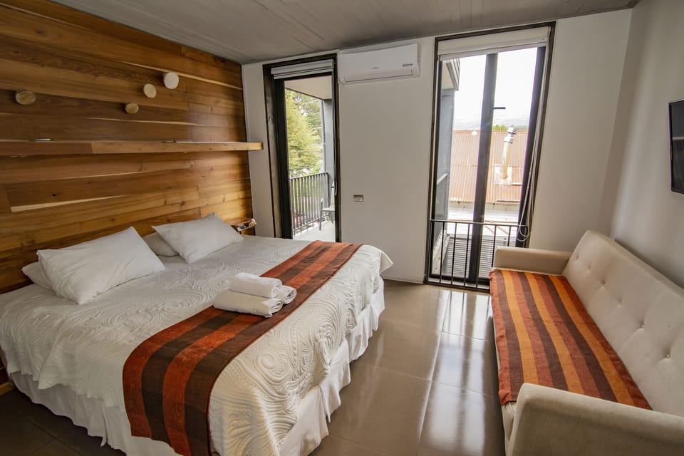 DOBLE SUPERIOR TERCER PISO | Premium bedding, in-room safe, individually decorated