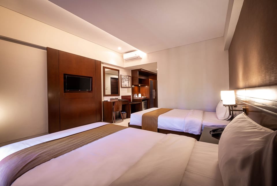 Deluxe Premier Double or Twin Room | In-room safe, desk, free cribs/infant beds, rollaway beds