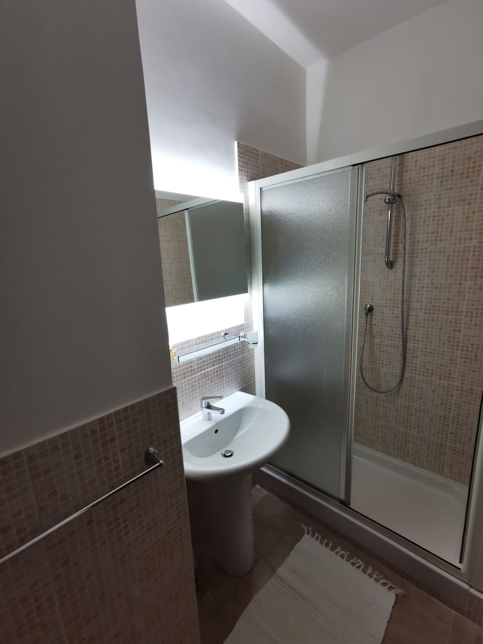 Double Room, Non Smoking, Private Bathroom (Valeriana) | Bathroom | Shower, free toiletries, hair dryer, bidet