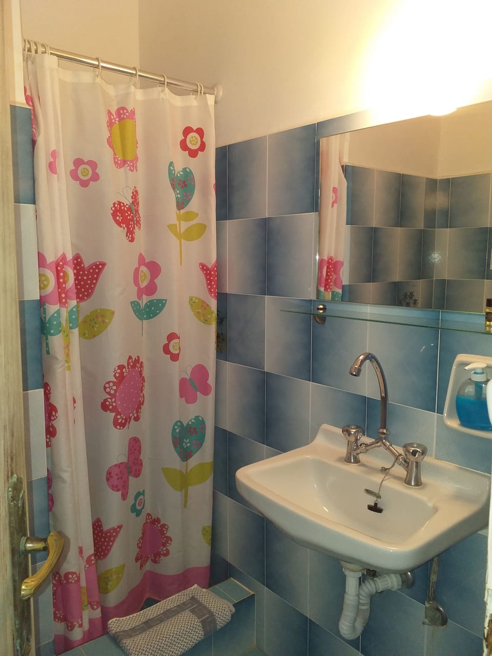 Twin Room (Ground Floor, Street View) | Bathroom | Shower, free toiletries, slippers