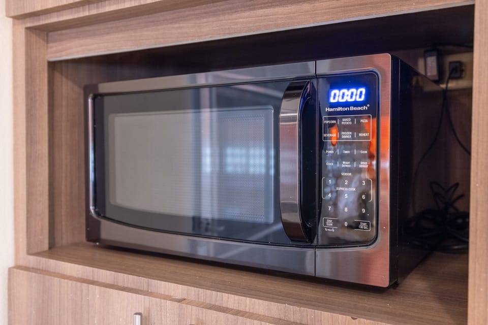 House, 3 Bedrooms | Private kitchen | Full-size fridge, microwave, oven, stovetop
