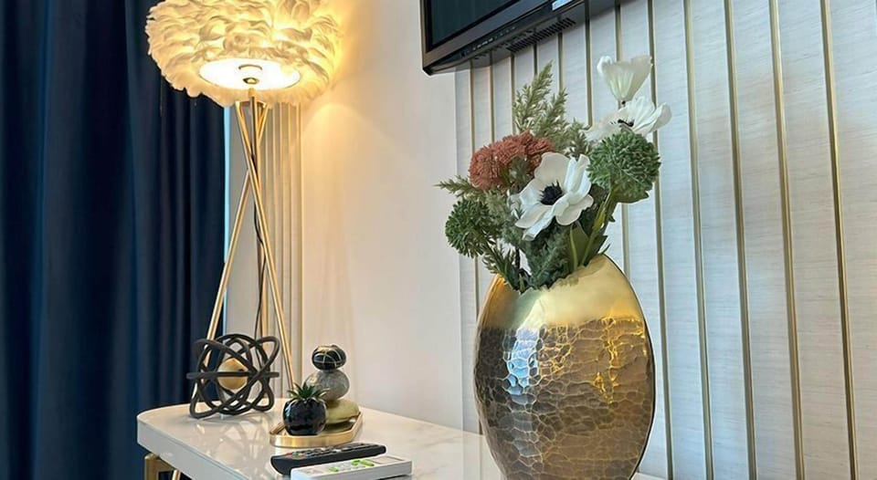 Premium Suite | 1 bedroom, premium bedding, minibar, individually furnished