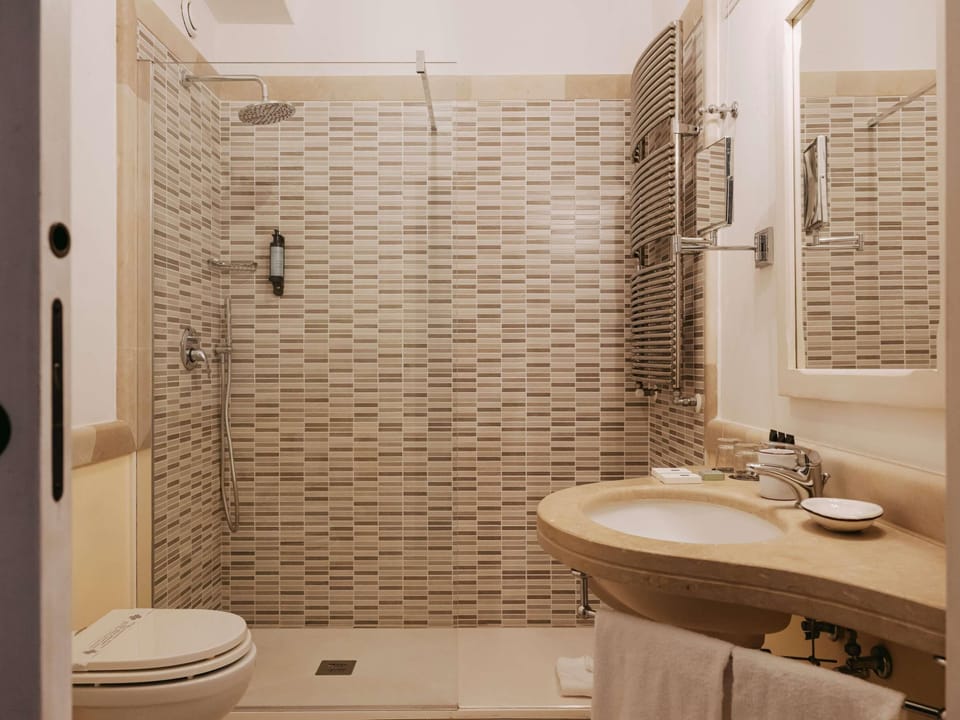 Deluxe Room (1 queen bed or 2 single beds) | Bathroom | Shower, designer toiletries, hair dryer, bathrobes
