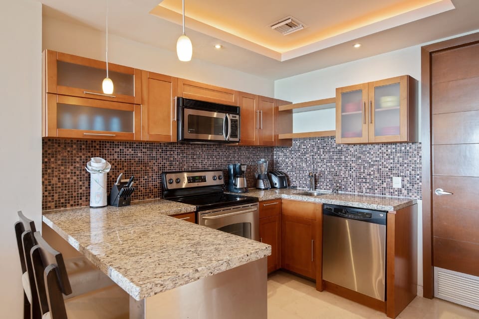 Condo | Private kitchen | Full-size fridge, microwave, oven, stovetop