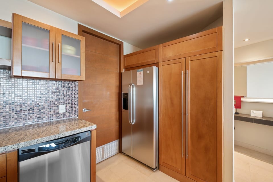 Condo | Private kitchen | Full-size fridge, microwave, oven, stovetop