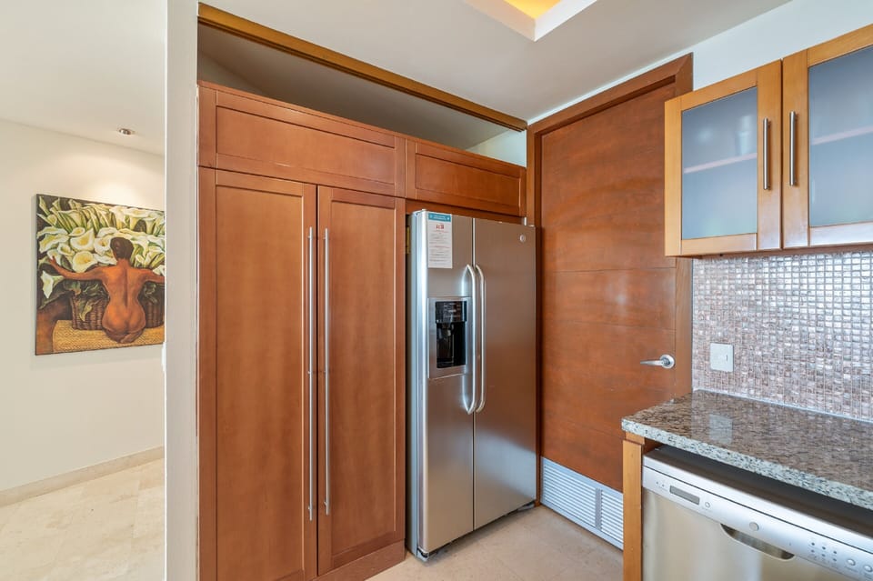 Condo | Private kitchen | Full-size fridge, microwave, oven, stovetop