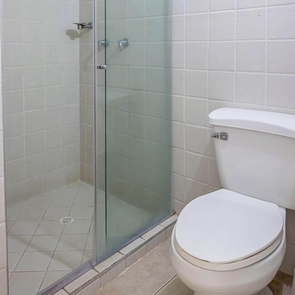 Standard Room | Bathroom | Shower, hair dryer, towels, soap