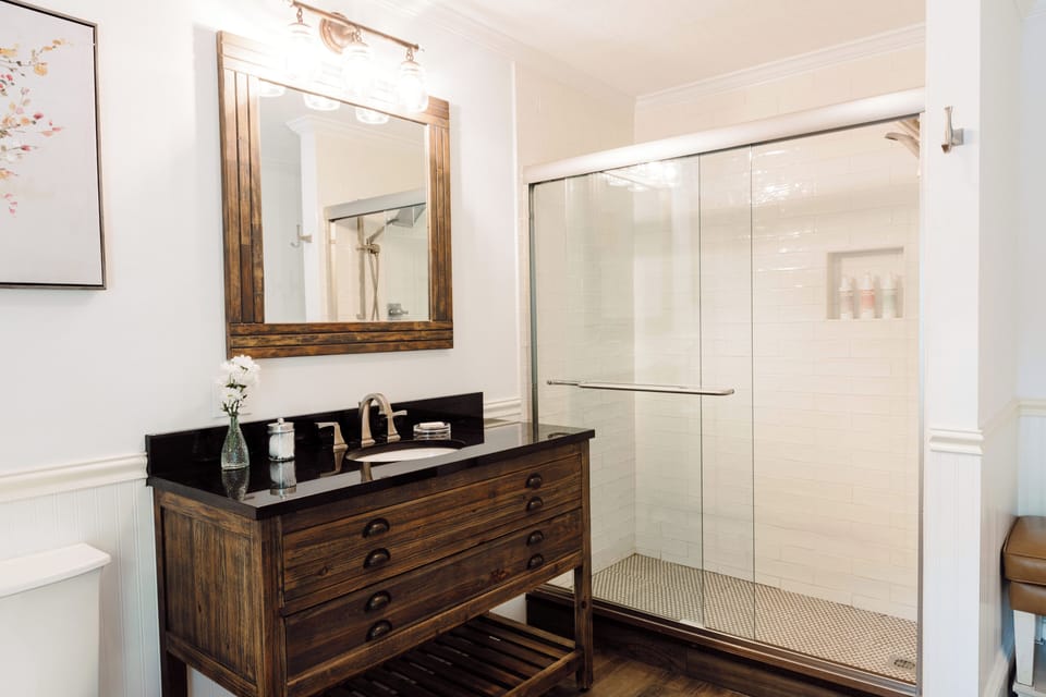 Aretha Franklin Room | Bathroom | Towels