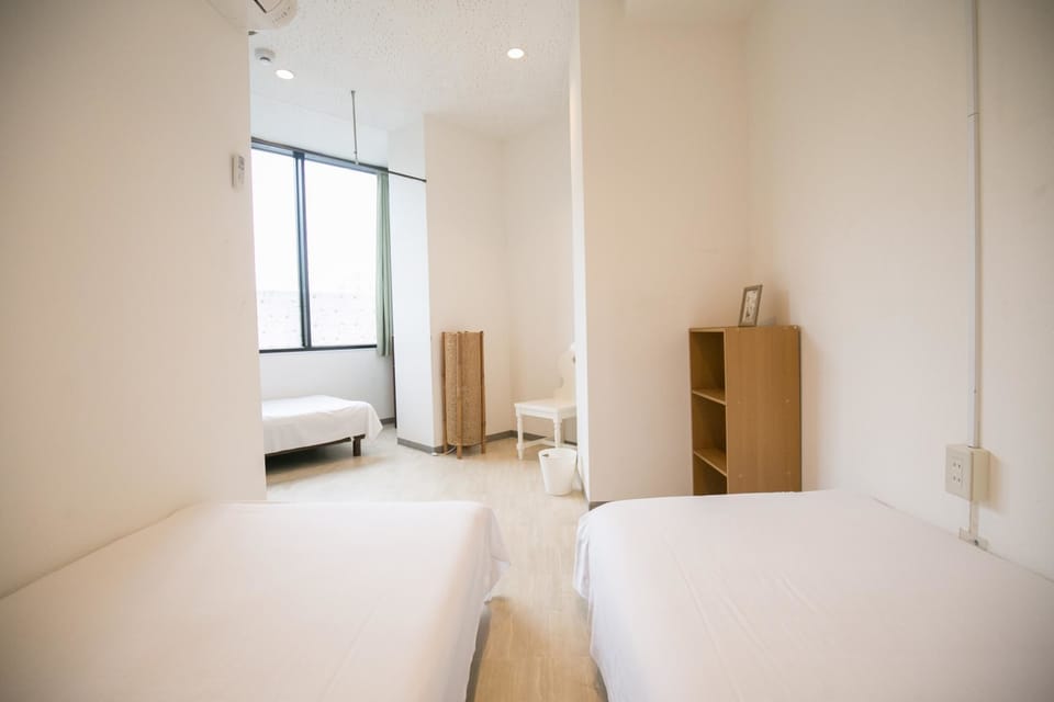 Triple Room (  B  ) | In-room safe, free WiFi, wheelchair access