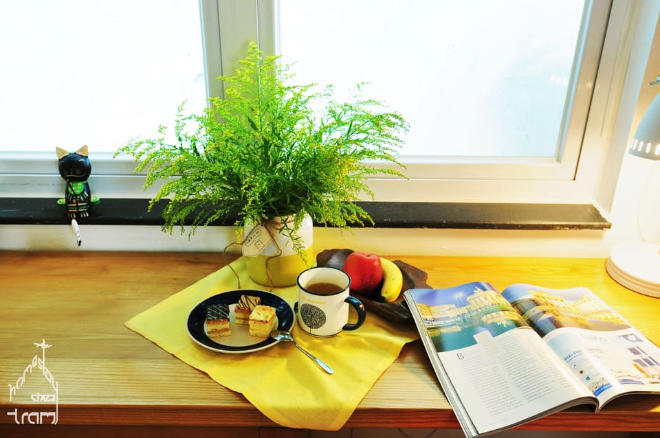 work desk (foods are only for illustration purpose, not included in room rate.)