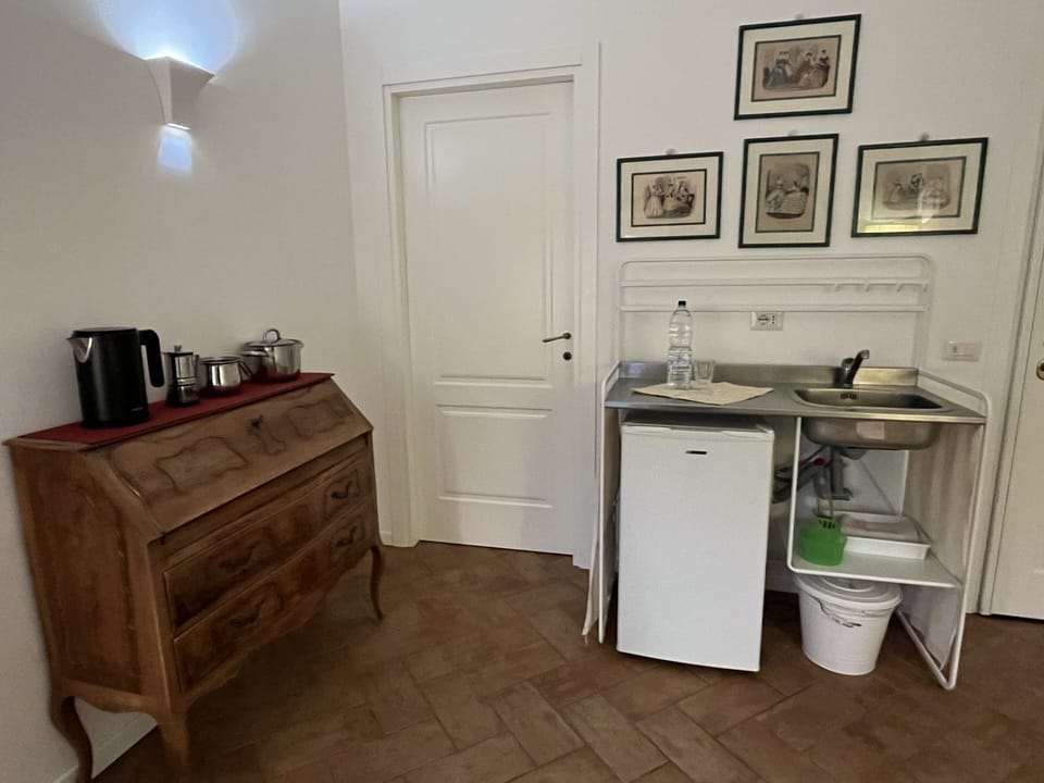Double Room | Living area | 42-inch Smart TV with digital channels, TV