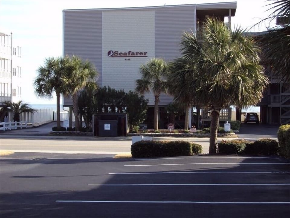 Street view of oceanfront Seafarer buillding