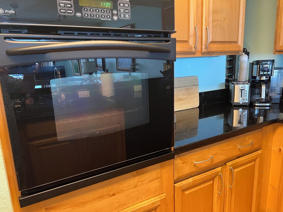 Full Kitchen.