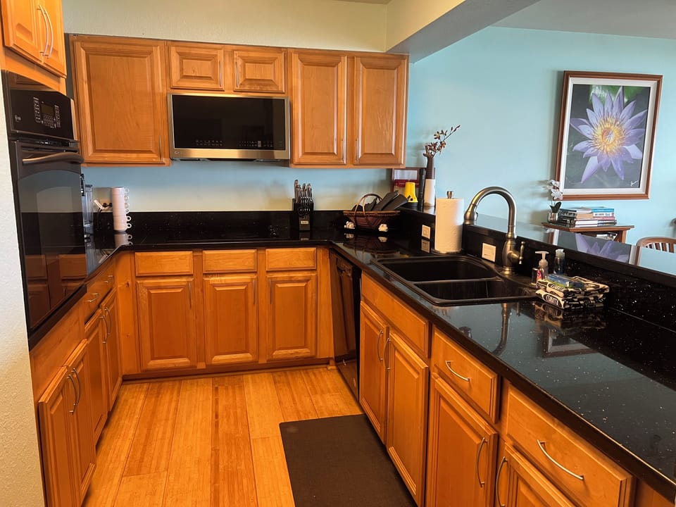 Full Kitchen.