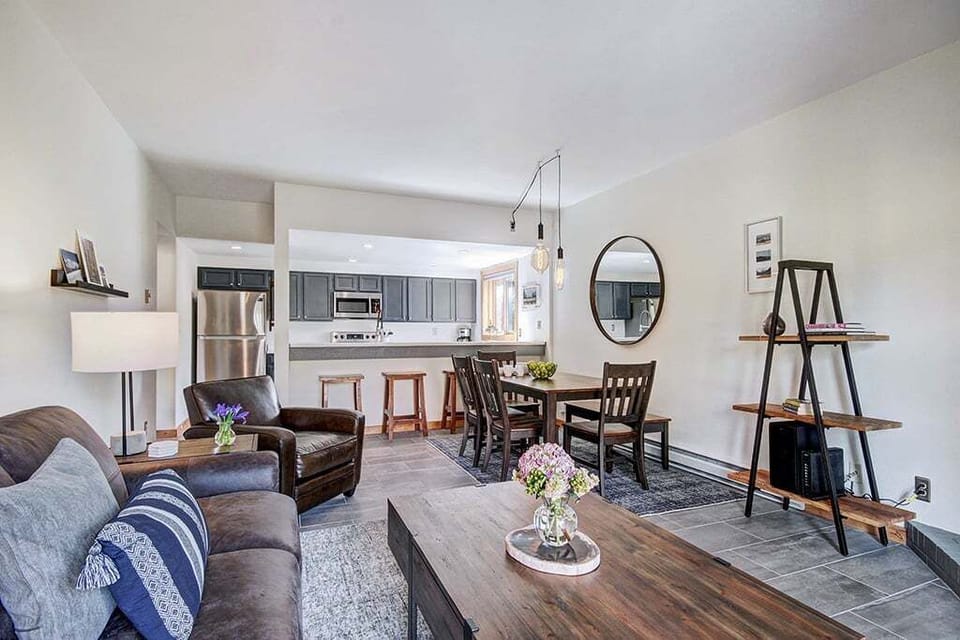 Living Area - Mountainwood 301 - Breckenridge Vacation Rental