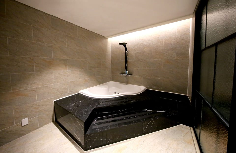 Private spa tub