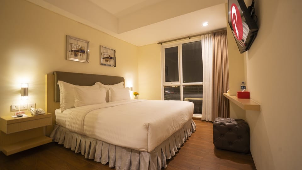 Superior Double Room with Window | Premium bedding, in-room safe, desk, soundproofing