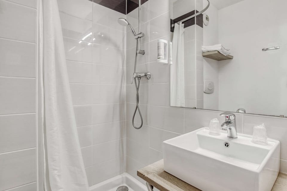 Shower, towels